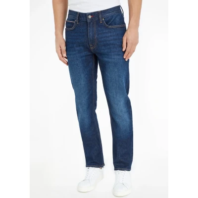 Abbildung von Tommy Hilfiger STRAIGHT Jeans DENTON STR CHARLES BLUE mit Leder Batch am hinteren Bundabschluss