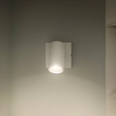 Abbildung von LEDVANCE LED SPOT OCTAGON 1 x 3,4W, GU10, 230lm, weiß, 2.700K Farbtemperatur, warmweiße Lichtfarbe, zeitloses Design, austauschbare Lampe, ideal für Innenräume, CRI 90, verstellbare Köpfe, dimmbar