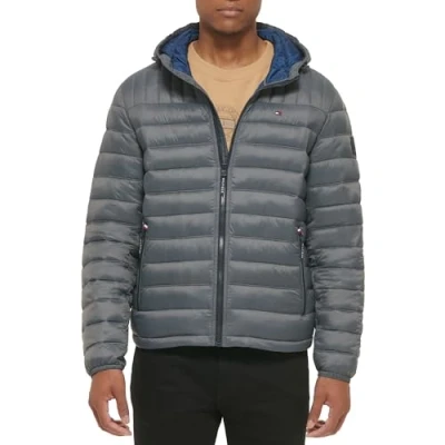 Abbildung von Tommy Hilfiger Herren Water Resistant Ultra Loft Filled Hooded Puffer Jacket Daunenalternativer Mantel, Dunkelgrau, M