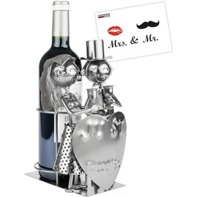 Abbildung von BRUBAKER Weinflaschenhalter Just Married Metall Flaschenhalter Hochzeit, (Deko Figur Hochzeitspaar, 1 St., Flaschenständer mit Geschenkkarte), Wein Geschenk für Brautpaare oder Hochzeitstag