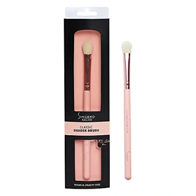 Abbildung von SINCERO SALON Flacher Lidschattenpinsel, Rose Gold, Professioneller Make up Pinsel Zum Auftragen von Creme, Flüssigen Lidschatten und Eye Primer Base Mit Veganen Borsten, Tierversuchsfrei