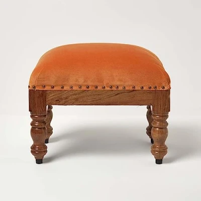 Abbildung von Homescapes Samthocker orange 50x30 cm, rechteckiger Hocker mit Holzbeinen, Polsterhocker Baumwollsamt