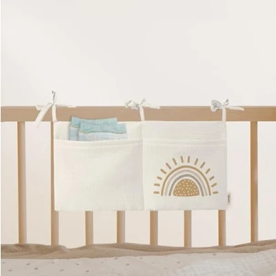 Abbildung von Babybett Aufbewahrungstasche aus 100% Baumwolle Musselin, für das Beistellbett, Babybett, Kinderbett. Ideal zum Verstauen von Windeln, Schnullern (Sunny Rainbow)