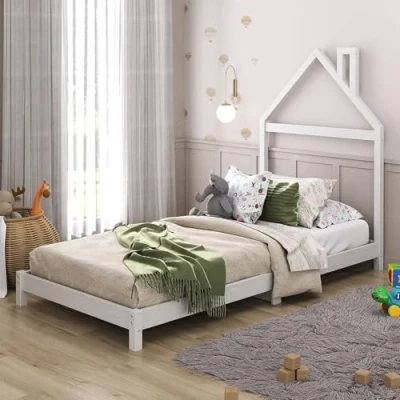 Abbildung von IDIMEX Kinderbett Liz 90x200 cm in Hausoptik aus Massivholz weiß Bodenbett für einfaches EIN und Aussteigen, Montessori Kinderzimmer