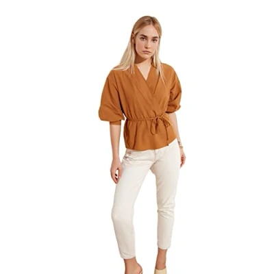 Abbildung von Trendyol Damen Woman Regular Standard V Neck Woven Blouse Hemd, Camel, 38