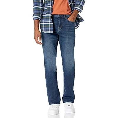 Abbildung von Amazon Essentials Herren Bootcut Jeans mit schmaler Passform, Mittlere Waschung, 32W / 31L