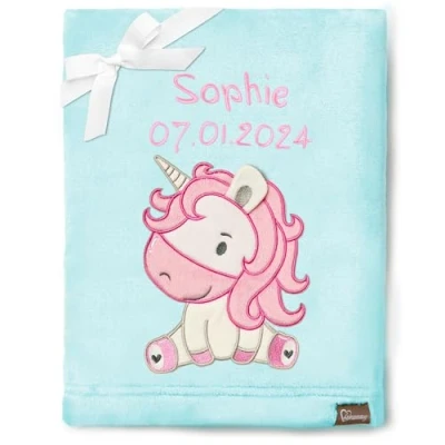 Abbildung von Be Mammy Personalisierte Babydecke mit 3D Applikation Warme Kuscheldecke Namen und Geburtsdatum; Perfektes Baby Geschenk; Blanket; Krabbeldecke BE20 280 (Puderblau Einhorn)