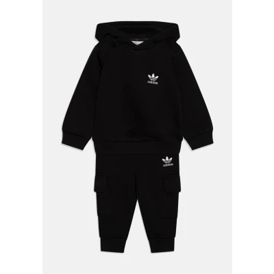 Abbildung von adidas Originals Trainingsanzug HOODIE SET (2 tlg)