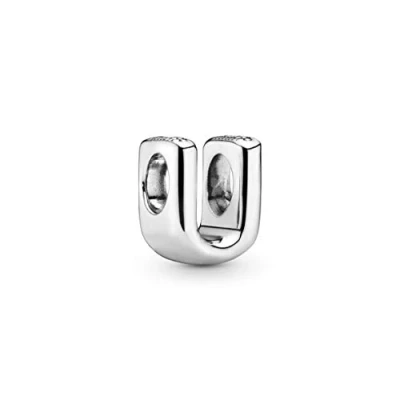 Abbildung von PANDORA Moments Buchstabe U wendbares Alphabet Charm aus Sterling Silber mit geprägten Herzen und Perlen an der Rückseite kompatibel Armbändern Kollektion