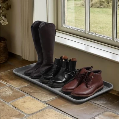 Abbildung von Navaris XL Schuhabtropfschale Schuhmatte Ablage Schuhablage 76x38x3cm mit erhöhtem Rand Abtropfschale Grau Untersetzer für Schuhe Pflanzen Fressnapf Regen Wanne