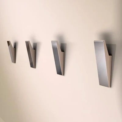 Abbildung von Designfabrik Hamburg Klebehaken extra stark Haken selbstklebend Wandhaken Handtuchhalter ohne Bohren für Küche und Bad 4 Stück Chrom Modernes Design