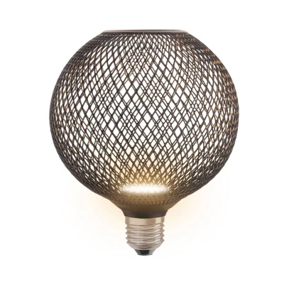 Abbildung von OSRAM DECOR LED FLAT GLOBE ist eine flache runde Lampe mit 3.5W, 300lm/2700K, in Warmweiß 827, frosted, aus Kunststoff Schwarz, E27 Schraubgewinde, nicht dimmbar, 125 mm Durchmesser.