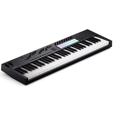 Abbildung von Novation Launchkey 61 [MK4] USB/MIDI Controller Keyboard mit halb gewichteten Tasten und DAW Integration. Akkord /Skalenmodi, 8 Drum Pads Arpeggiator. Inkl. Musikproduktions Software Bundle