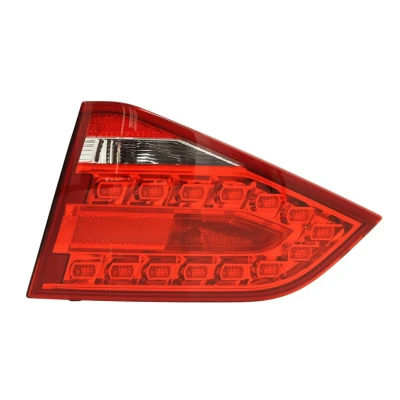 Abbildung von HELLA 2TP 010 086 101 Rückleuchte rechts innerer Teil LED, P21W, W16W 12 glasklar, Rot ohne Glühlampen mit Lampenträger AUDI: A4 B8 Limousine