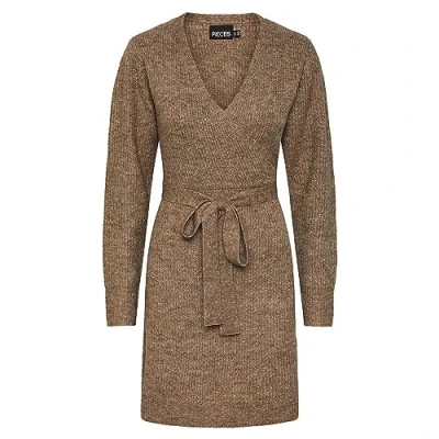Abbildung von Pieces Ellen WRAP NOOS BC Strickkleid, Damen, Größe: Medium, Fossil