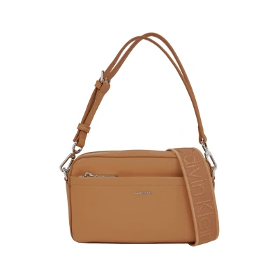 Abbildung von Calvin Klein MUST Convertible Camera BAG Umhängetasche, Damen, Größe: One Size, Lion
