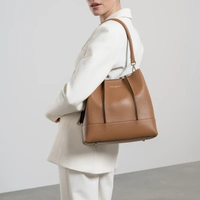 Abbildung von Isabel Bernard Femme Forte Macie cognac Schultertasche aus Kalbsleder für Damen