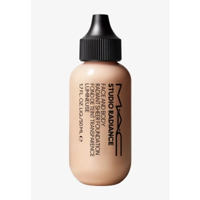 Abbildung von MAC Studio Radience FACE &amp; BODY Radient Sheer Foundation Foundation, Damen, Größe: 50 ml, W1