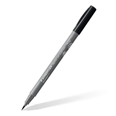 Abbildung von STAEDTLER soft brush pen pigment Arts, intensiv schwarz, softe Pinselspitze für besonders variable Linienbreiten, Premium Zeichentusche, wasserfest, 10 pens im Kartonetui, 372 99