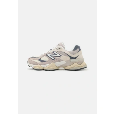 Abbildung von New Balance 9060 Unisex Sneaker low, Größe: 45, Moonrock Leder und textil