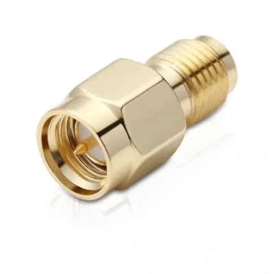 Abbildung von conecto SMA Adapter, Kupplung, Stecker mit Pin auf RP Buchse Pin, Adapter zum verbinden von Anschlüssen, vergoldet