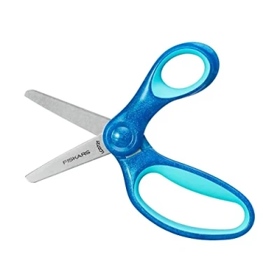 Abbildung von Fiskars Kinderschere, Ab 6 Jahren, Länge: 13 cm, Für Rechts und Linkshänder, Metall Klinge/Kunststoff Griffe, Blau, Glitter, 1064073