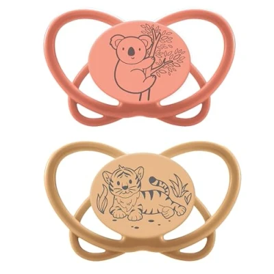 Abbildung von NIP Butterfly: Haut &amp; zahnfreundlicher Schnuller, flacher Sauger, weich flexibel, Scheibe extra leicht luftdurchlässig, BPA frei, nachhaltig, mit Box, 16 32 Monate, Orange/Rot