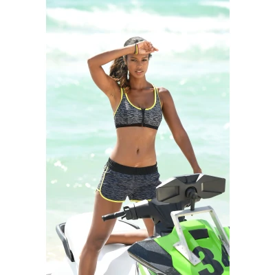 Abbildung von Venice Beach Badeshorts, mit Klettverschlusstasche