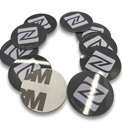 Abbildung von 10 x NFC Tags NXP Chip NTAG213 144 Bytes Speicherkapazität Aufkleber, Rund Disk Schwarz Label Hart PVC und starker 3M Kleber Elegantes Design Hohe Scankraft
