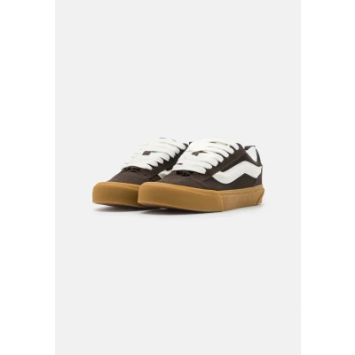 Abbildung von Vans KNU Skool Unisex Skateschuh, Größe: 36.5, Baby turkish coffee Veloursleder