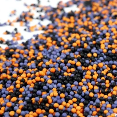 Abbildung von Streuselheld Nonpareille Verhext 120g Streusel zum Dekorieren und Verzieren von Gebäck aller Art wie Torten Kuchen Keksen Zuckerstreusel