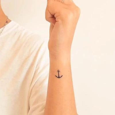 Abbildung von Inkster Tattoo Kleiner Anker vegane &amp; wasserfeste Temporäre Tattoos für Erwachsene EU Kosmetikzertifizierte Farbe revolutionäres 2 Wochen Premium Klebetattoos Fake
