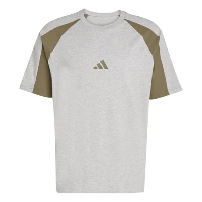 Abbildung von adidas Seasonal Essentials Colorblock T Shirt für Herren, Größe XL