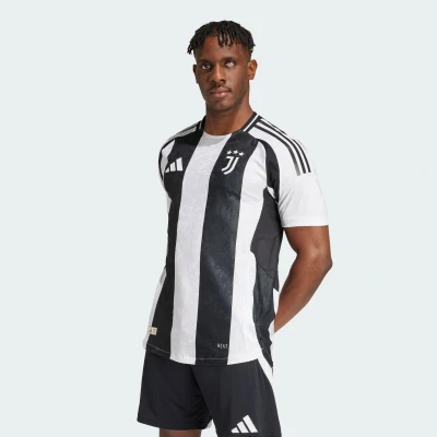 Abbildung von adidas Performance Juventus HOME Authentic Vereinsmannschaften, Herren, Größe: XS, White black