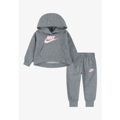 Abbildung von Nike Sportswear CLUB SET Trainingsanzug für Kinder, Größe: 74/80, Carbon heather