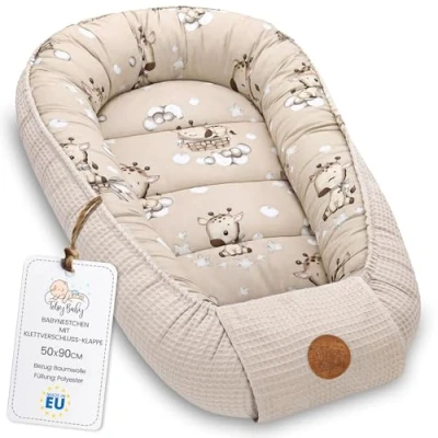 Abbildung von Babynest Neugeborene Nestchen Baby 90x50 cm Kokon Handmade zweiseitig aus Waffel Piqué Baumwolle Schlummer Giraffen
