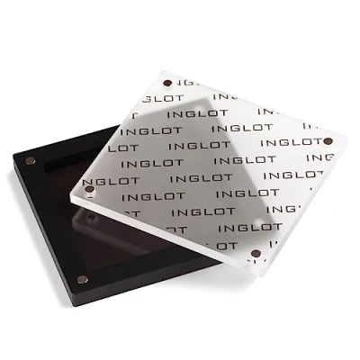 Abbildung von Inglot Freedom System Flexi Palette Schwarz, Maßgeschneiderte Palette, Geeignet für Eine Reihe von Produkten, Magnetverschluss