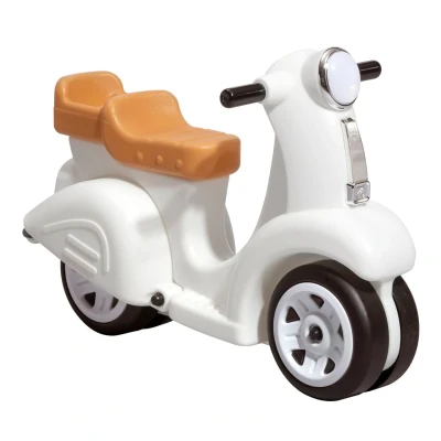 Abbildung von Step2 Ride Along Spielzeug Scooter aus Kunststoff in Weiß Roller für Kinder Draußen Kinderfahrzeug/Rutscher/Rutschauto ab 1.5 Jahren