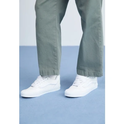 Abbildung von Vans KNU Skool Skateschuh, Größe: 36.5, True white Leder