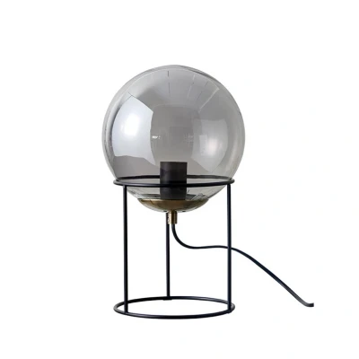 Abbildung von Dyberg Larsen Moon Tischlampe mit Glaskugel rauch