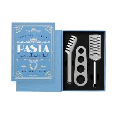 Abbildung von Essentials Buch mit Küchenutensilien Pasta Tools