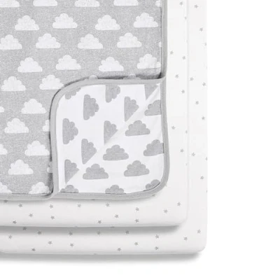 Abbildung von Snüz 3Teiliges Baby Bettwäsche Set „Cloud Nine“, 100% Jersey Baumwolle, aus 2 Spannbettlaken und 1 Babydecke, Farbe: Grau Weiß