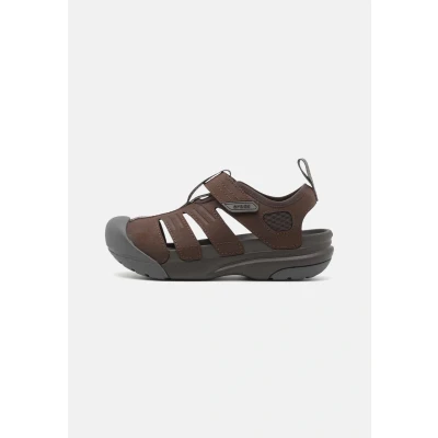 Abbildung von Crocs Yukon Fisherman Unisex Trekkingsandale, Größe: 41 42, Espresso Schuhe