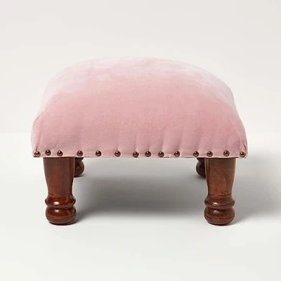 Abbildung von Homescapes Samthocker rosa 40x40x25 cm, Kleiner Hocker mit Holzbeinen, Polsterhocker Baumwollsamt