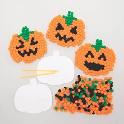 Abbildung von Baker Ross FE773 Kürbis Pom Bastelset 5er Pack, Selbstklebende Karte mit farbigen PomPoms zum Basteln für Kinder, Halloween Party Bastelaktivitäten