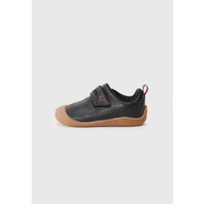 Abbildung von Puma Kitten Sneakers Baby Schuhe Black/Black/Regal Red Größe: 22