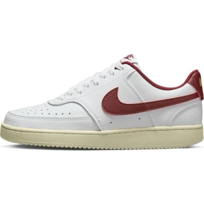 Abbildung von Nike Damen Court Vision Low Next Nature Damenschuhe, White/Team Red Muslin MTLC Gold Star, 42 EU