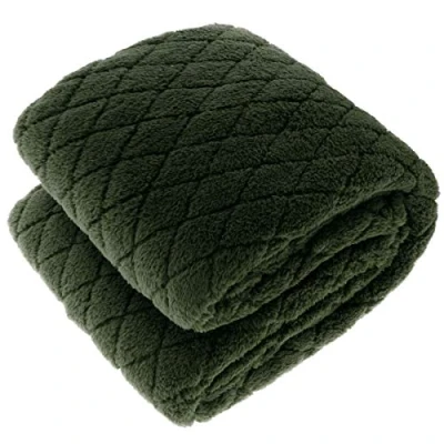 Abbildung von PERAGASHOP Unique Living Decke Plaid Ezra 150 x 200 cm dunkelgrün Fleece weich warm Winter Geschenk