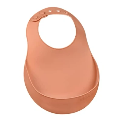 Abbildung von BÉABA Babylätzchen aus Silikon Wasserdicht Mehrfach verstellbare Halsweite Flexibel und Leicht Ultraweich Einfach zu reinigen Große Auffangschale Terracotta