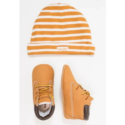 Abbildung von Timberland Crib Bootie mit Mütze Wheat Nubuck 17